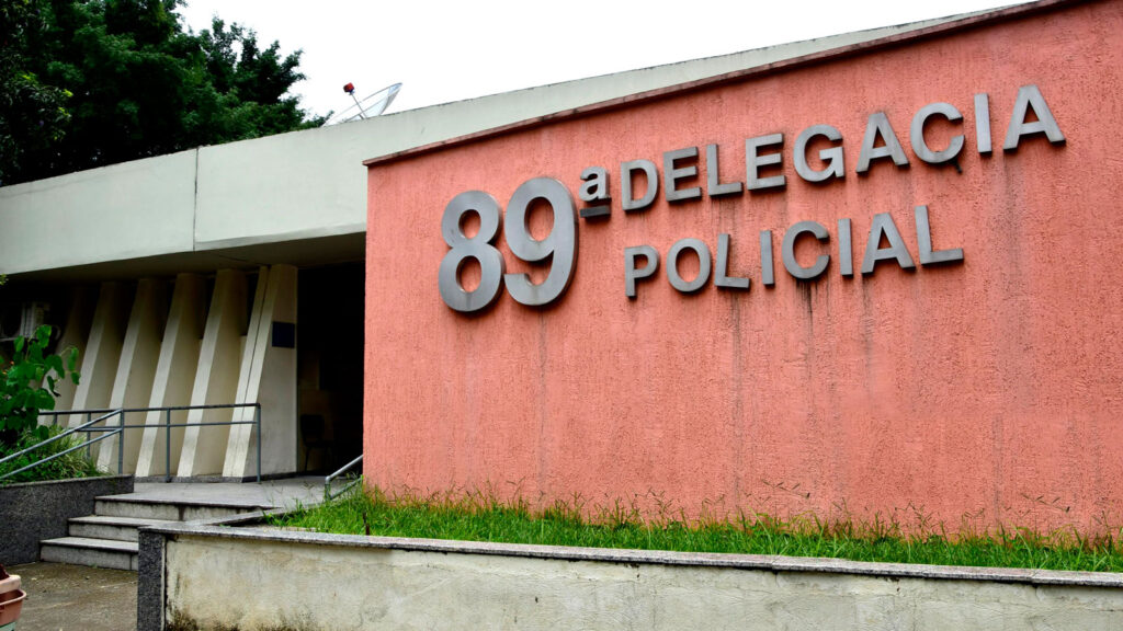 Polícia prende suspeitos de roubo à casa da família de Bolsonaro