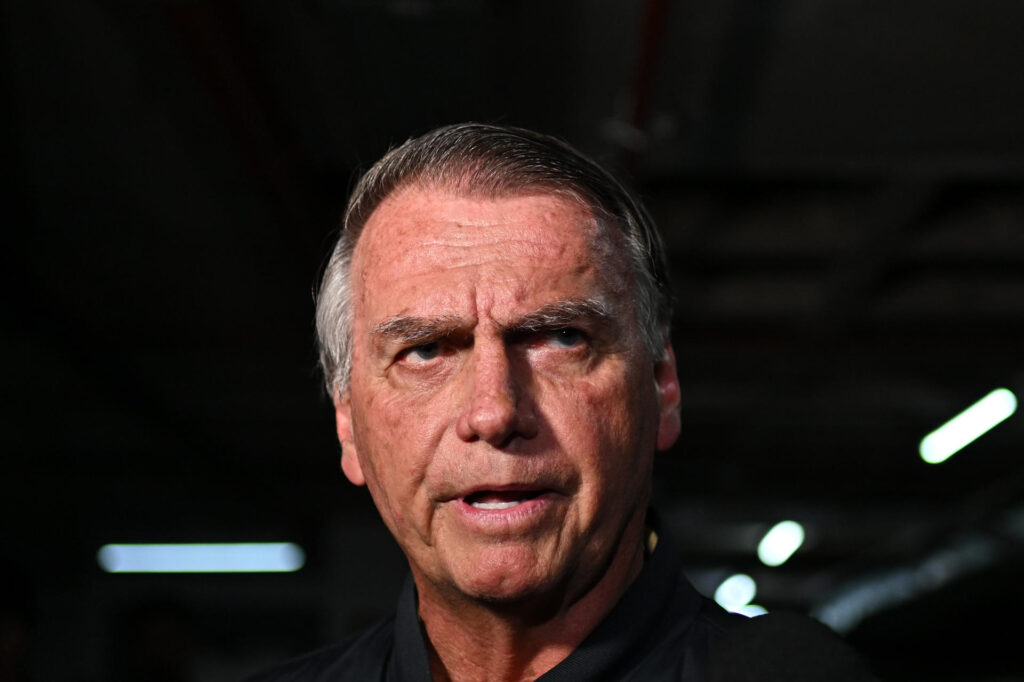 Pedido da PF por policiais na casa de Bolsonaro fere privacidade
