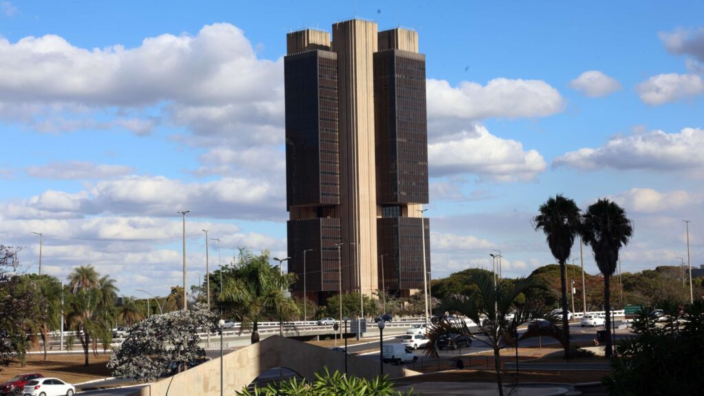 Bancos permitiram débitos indevidos a aposentados