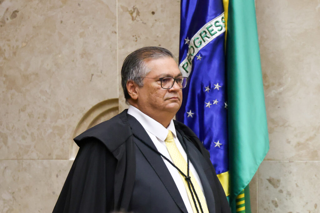 Bancos perdem bilhões em valor de mercado com decisão de Dino