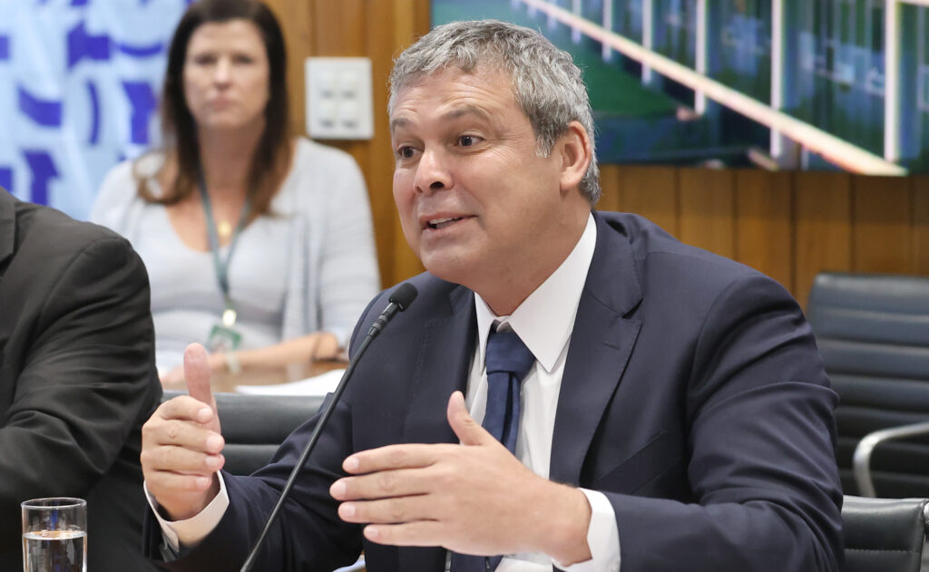 PT cita “risco de fuga” e pede prisão preventiva de Bolsonaro