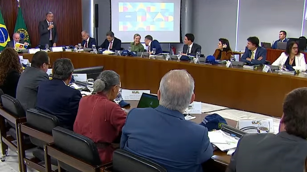 Governo manda ministros compararem entregas de Lula e Bolsonaro na reta final