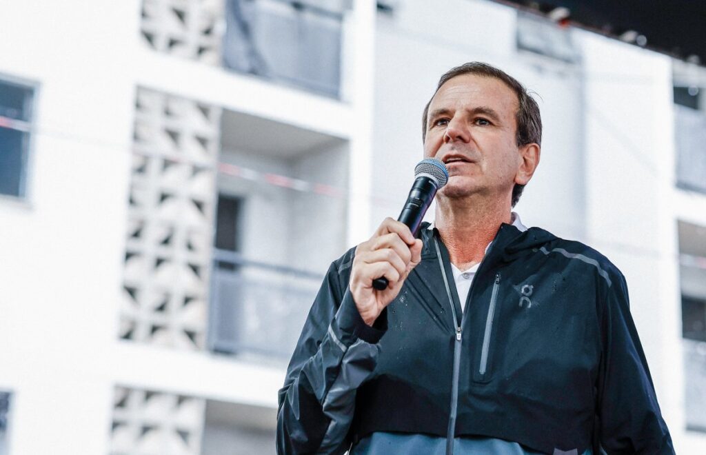 Paes defende Silas Malafaia durante culto com críticas e polêmicas