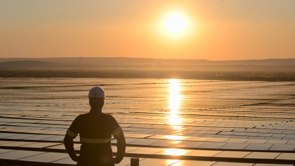 Brasil tem energia, mas paga caro e corre risco de apagão