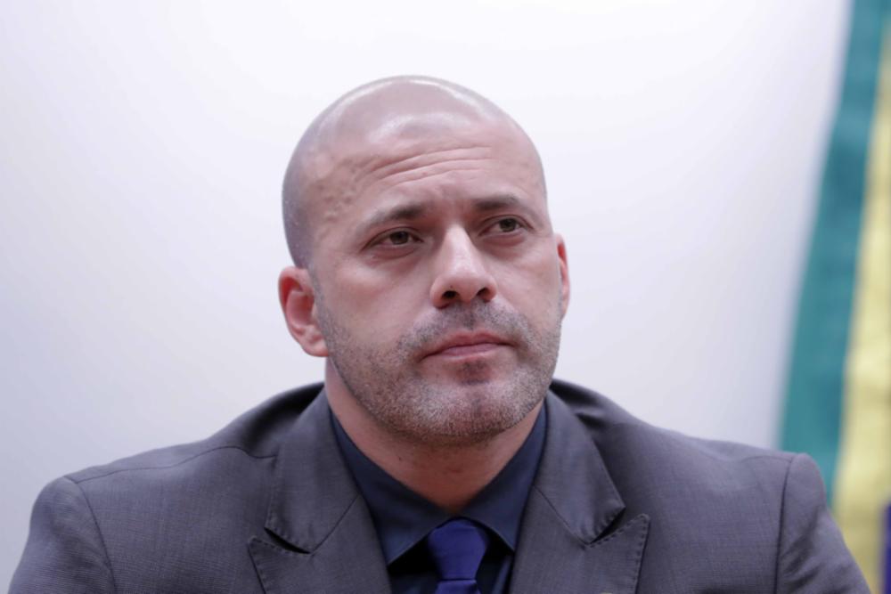 Moraes exige vídeos de visitas a Daniel Silveira em prisão no RJ