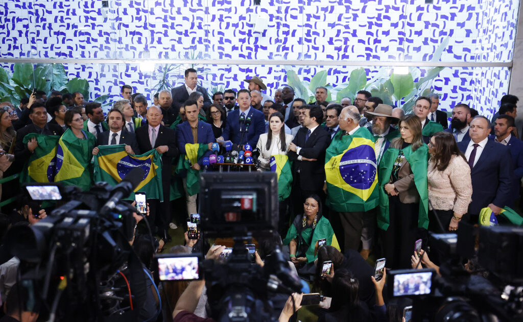 Anistia pode incluir Bolsonaro, mas depende de ajustes