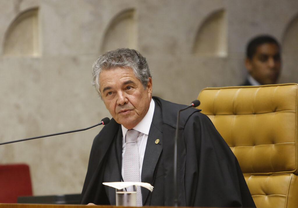 Alvo de indireta de Dino, Marco Aurélio elogia Fux e critica Barroso