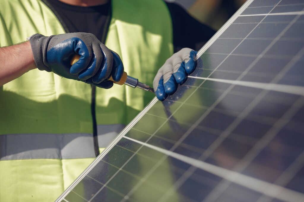 “Luz gratuita” pode custar caro para donos de painéis solares
