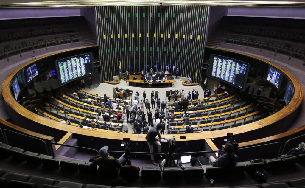 Câmara tira saúde e educação do limite do arcabouço fiscal