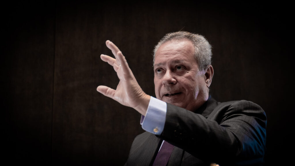 Empresários escutam que solução para tarifaço está no Brasil