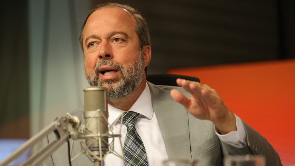 Governo descarta volta do horário de verão neste ano, anuncia ministro