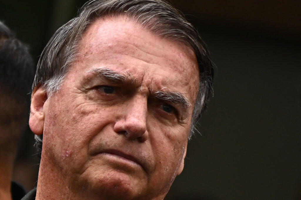 Defesa de Bolsonaro cita voto de Fux e pede redução da pena