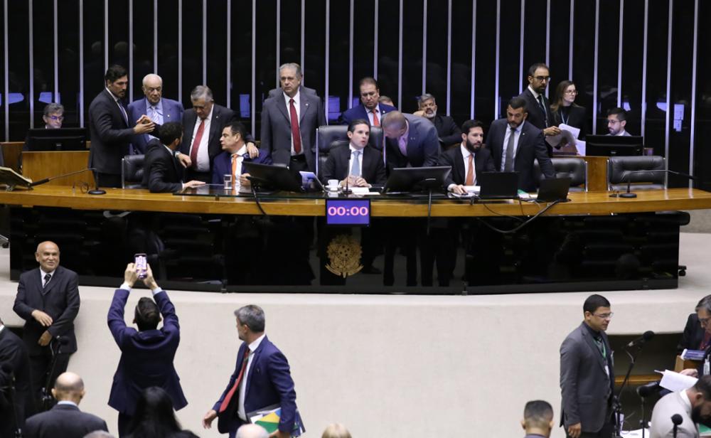 Câmara aprova nova regra de prisão preventiva e autoriza coleta de DNA