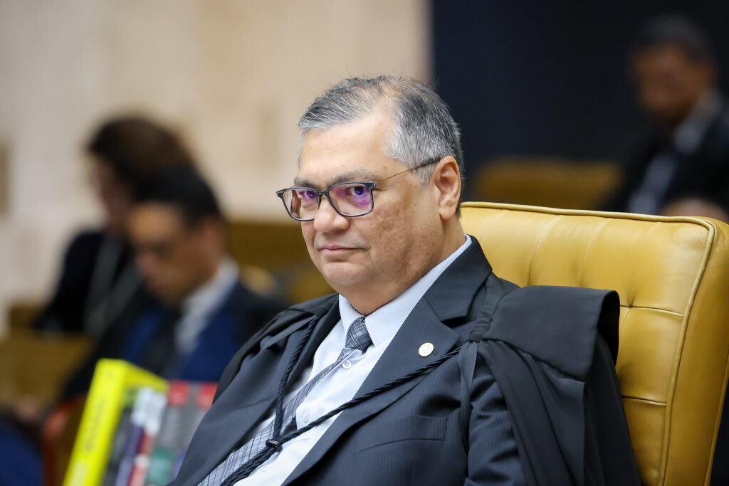 Dino ironiza ameaças a ministros: “Gilmar vai primeiro”