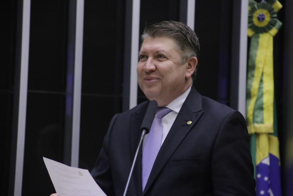 Deputado cobra governo Lula sobre atos contra cristãos na China
