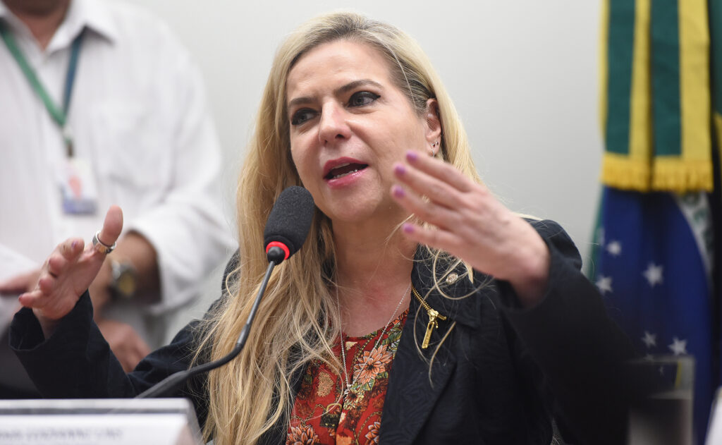 Deputada petista segue presa em Israel após recusar deportação acelerada