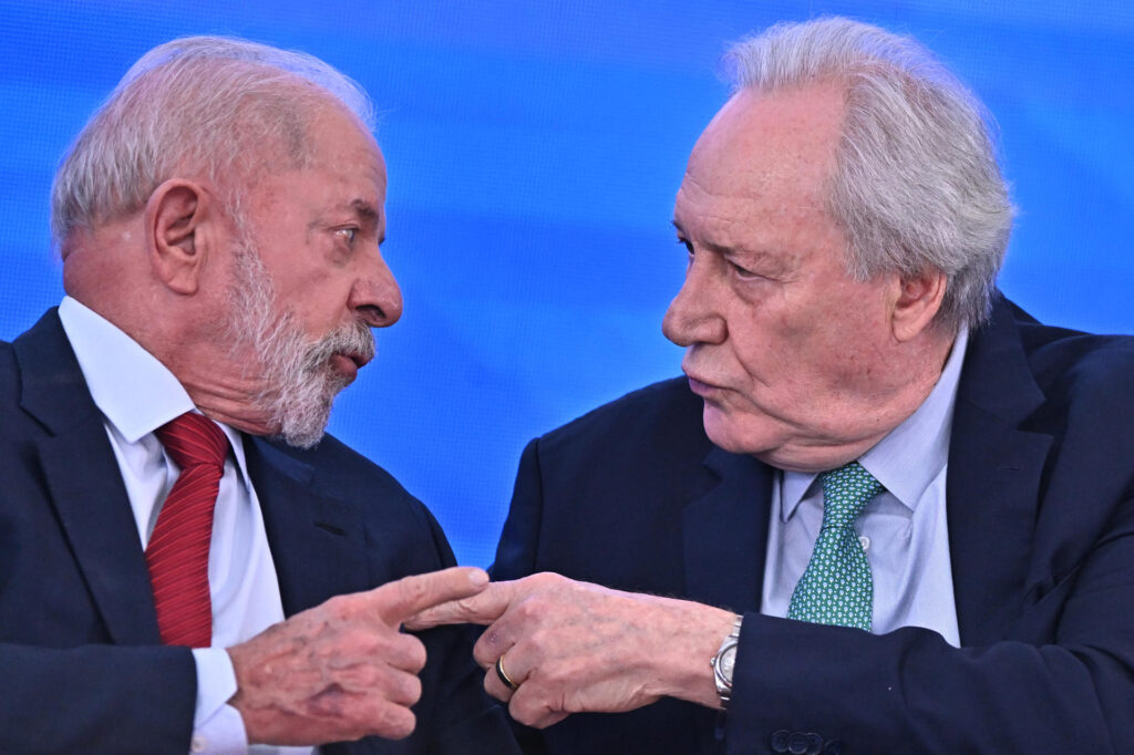 Lula deve escolher substituto de Barroso após viagem, diz Lewandowski