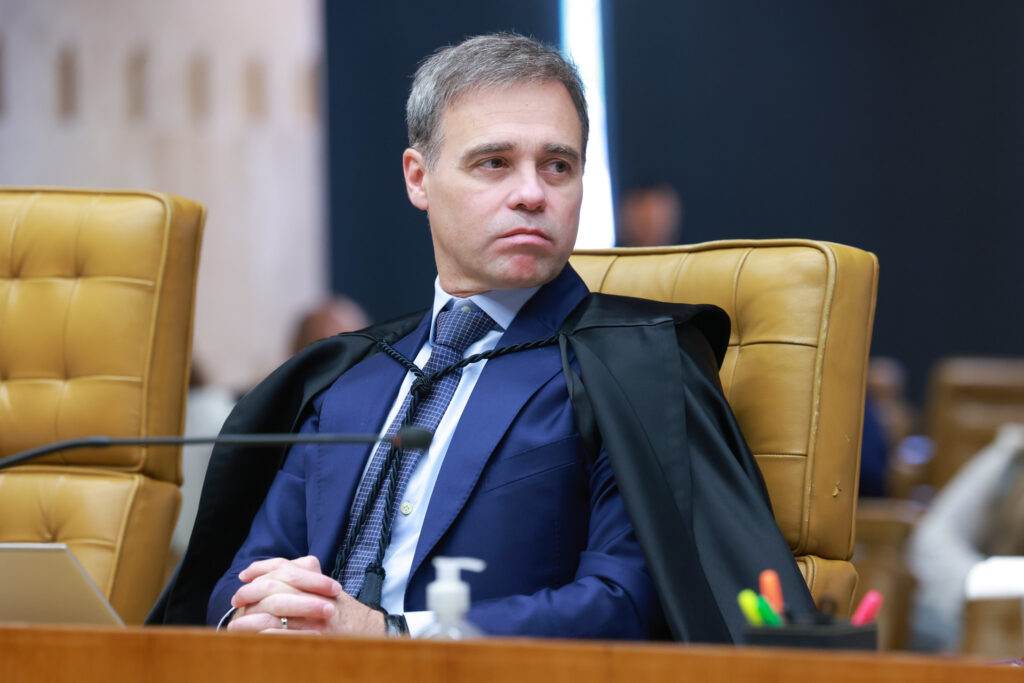 Mendonça manda bloquear R$ 390 milhões de sindicato de irmão de Lula