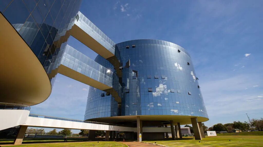 MPs estouram teto remuneratório para 98% dos promotores e procuradores