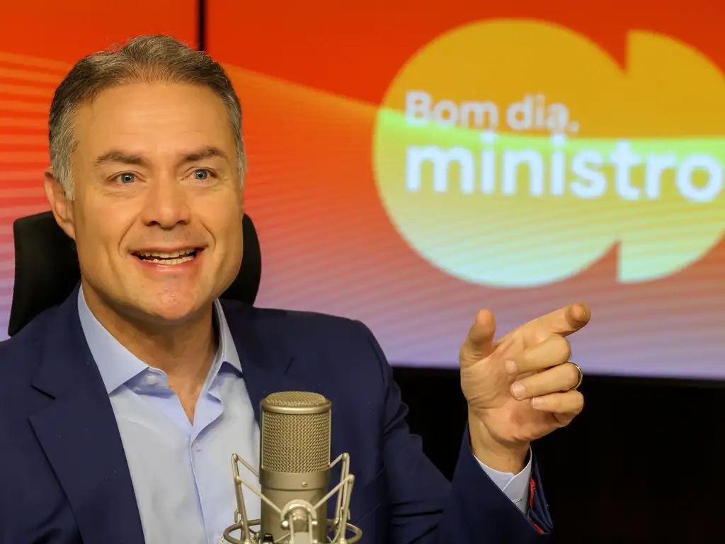 ministro fala em dar aulas grátis
