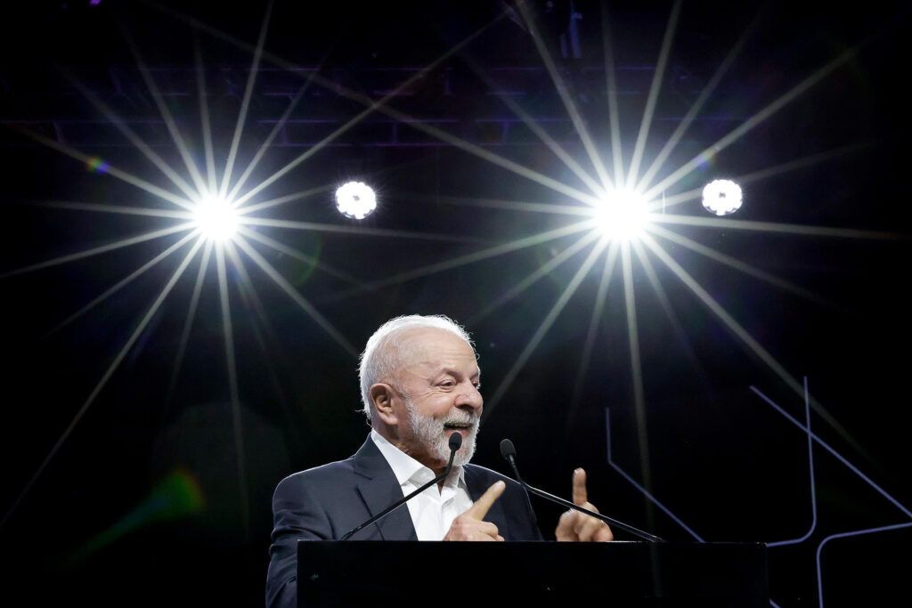 Lula diz estar muito feliz com redução de tarifas