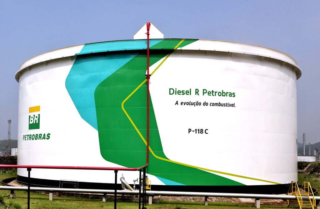 Petrobras manda diesel considerado poluente para COP30