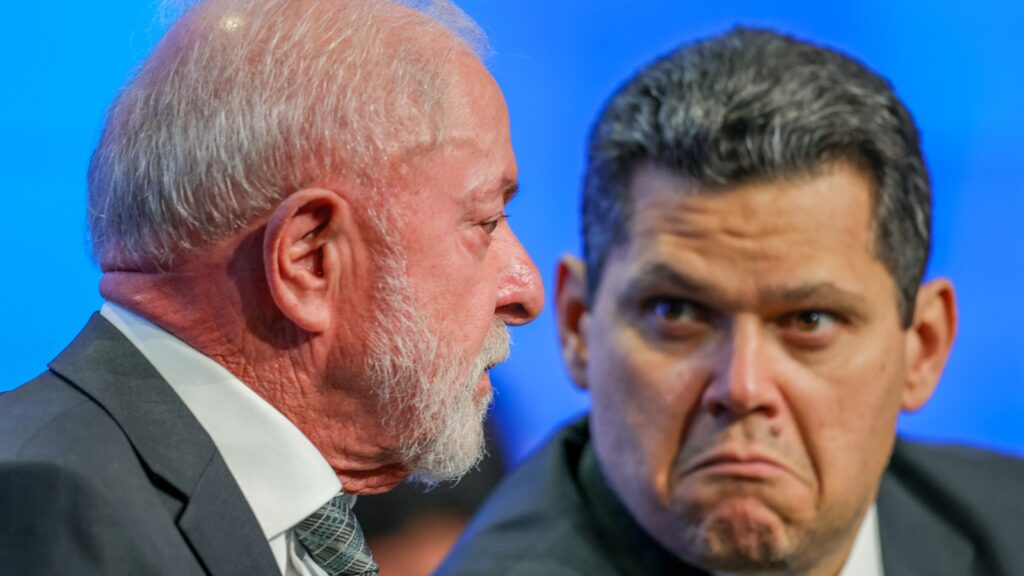 Alcolumbre se revolta com Lula e atira bomba no contribuinte