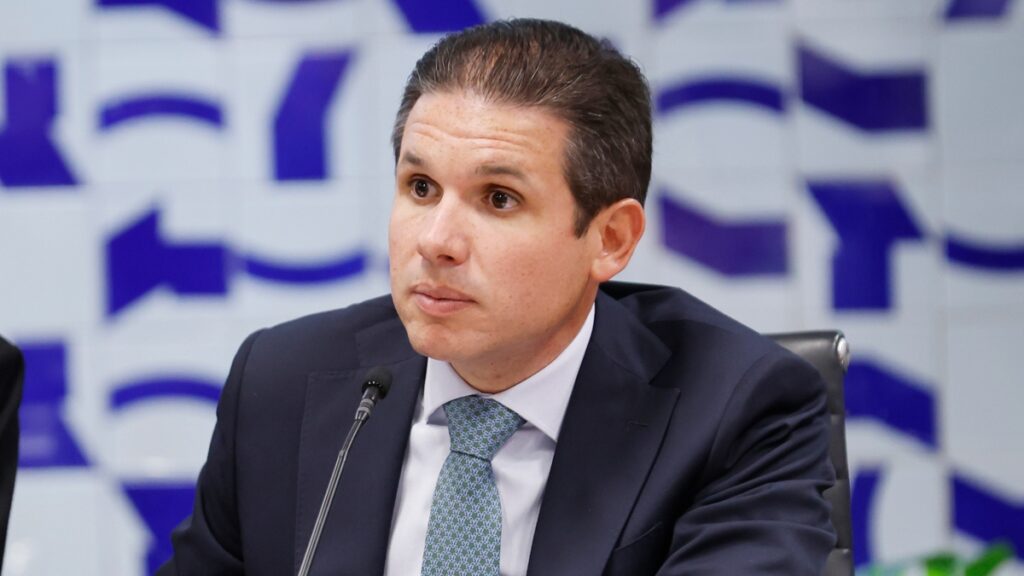 Sob pressão, Motta designa relator para projeto do devedor contumaz