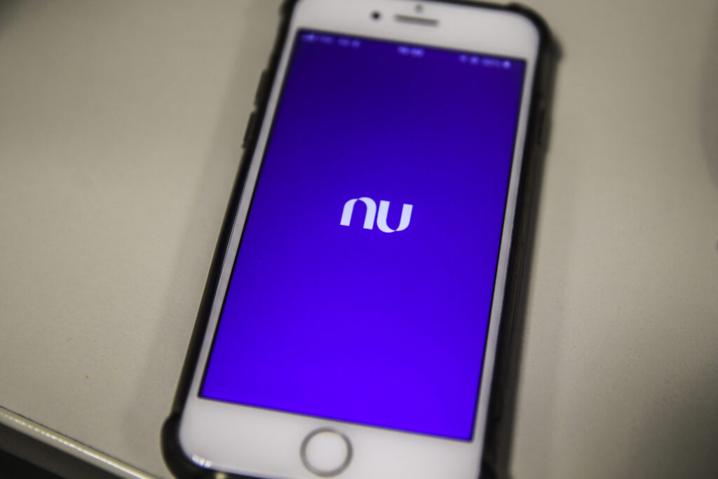 Nubank admite que não é banco e pode ter que mudar de nome