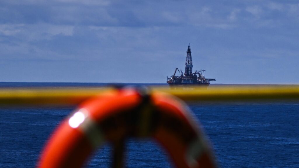 Petrobras descobre novo campo de petróleo no litoral do RJ em meio à COP 30