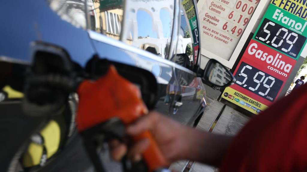 Operação mira esquema que sonegou R$ 26 bilhões dos combustíveis