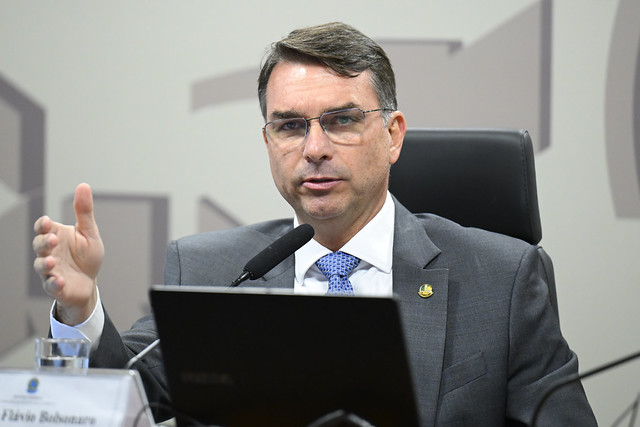 Indicado por Bolsonaro, Flávio exige anistia e tenta unir a direita