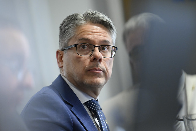 Senado reduz penas e mantém voto de presos