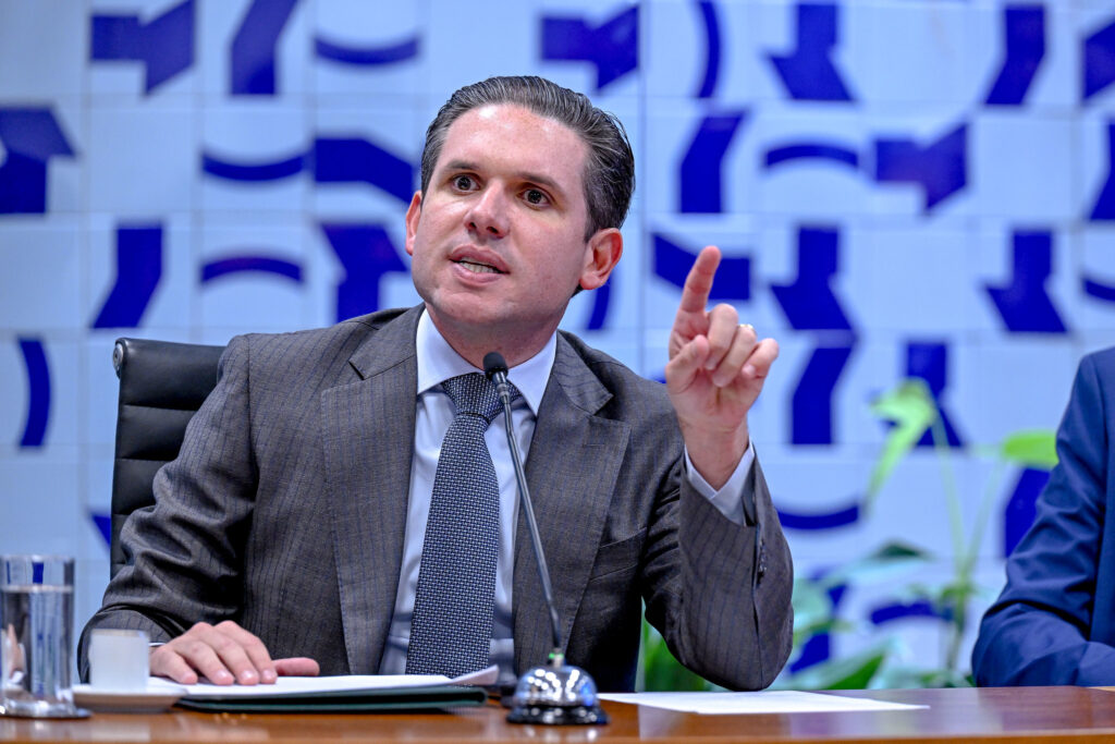 Motta encaminha à CCJ PEC que pode acabar com escala 6 x 1