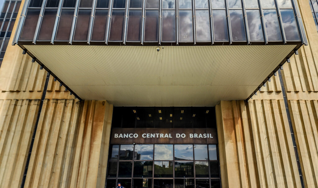 Selic em 15% e Salário Mínimo 2026: as notícias da economia