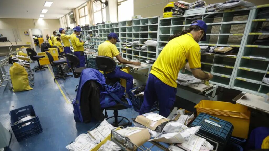TST decide que greve dos Correios não é abusiva, mas autoriza descontos