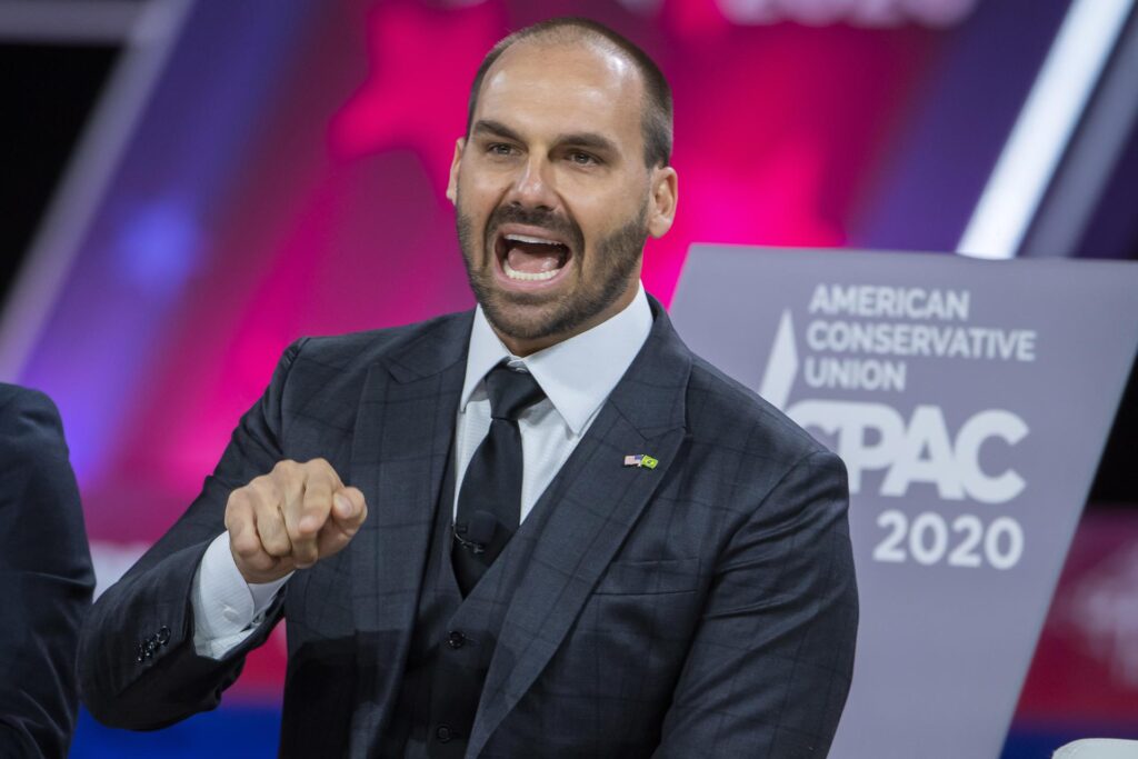 Eduardo Bolsonaro tem passaporte diplomático anulado