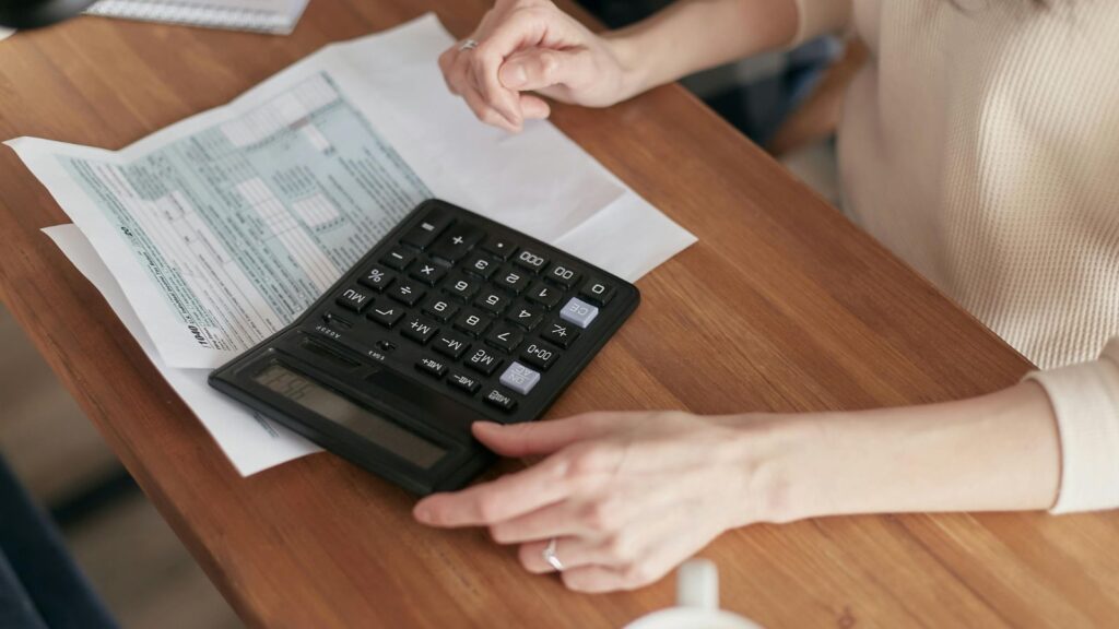 Quem tem direito à isenção de IPVA e IPTU e como solicitar o benefício?