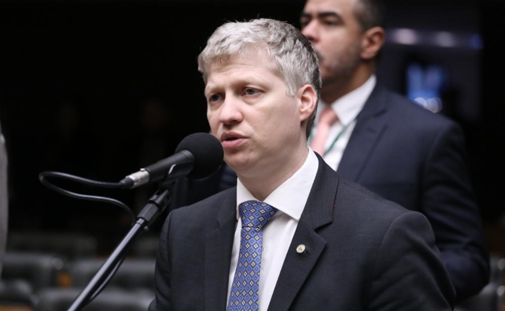 Fraudes no INSS atingem governo Lula; Lulinha é alvo em CPMI
