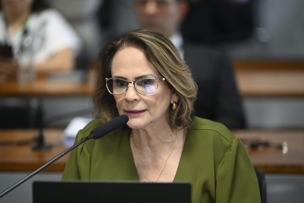 Damares confirma igrejas entre investigados na CPMI do INSS