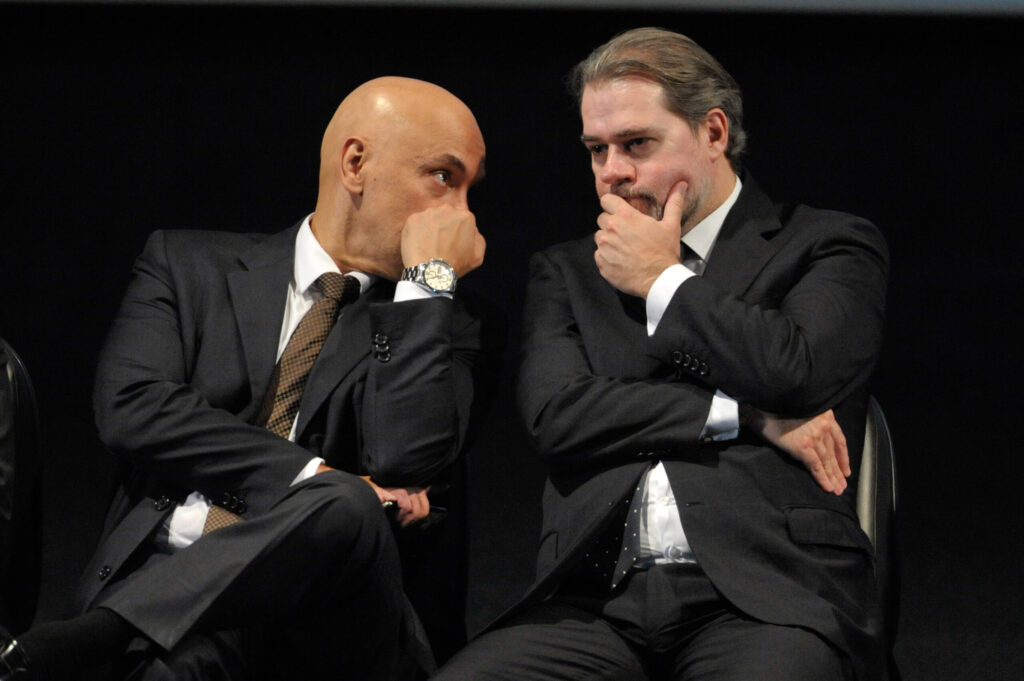 Moraes abre inquérito para investigar vazamento de dados