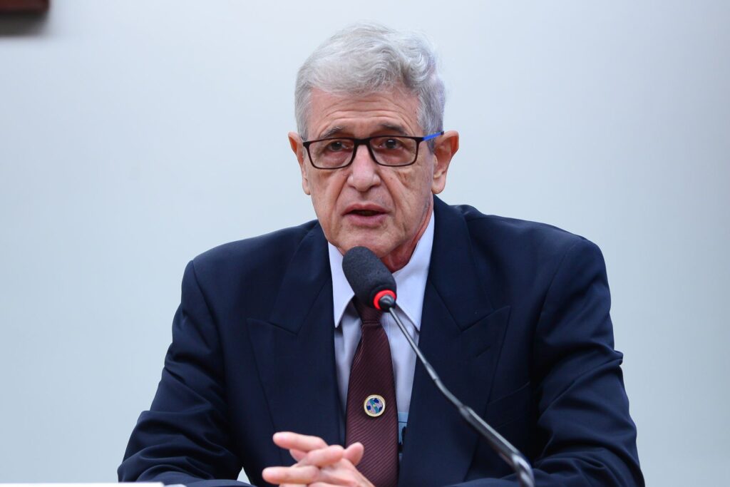 Moraes barra visita de general que criticou STF a ex-ministro preso