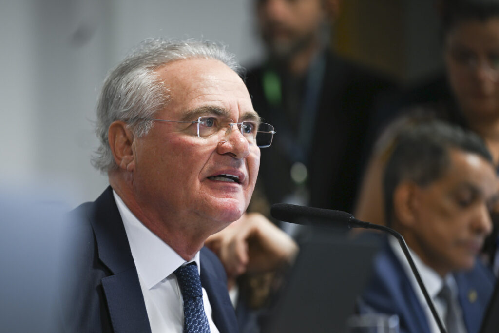 Calheiros acusa Motta e Lira de pressionarem TCU por Master