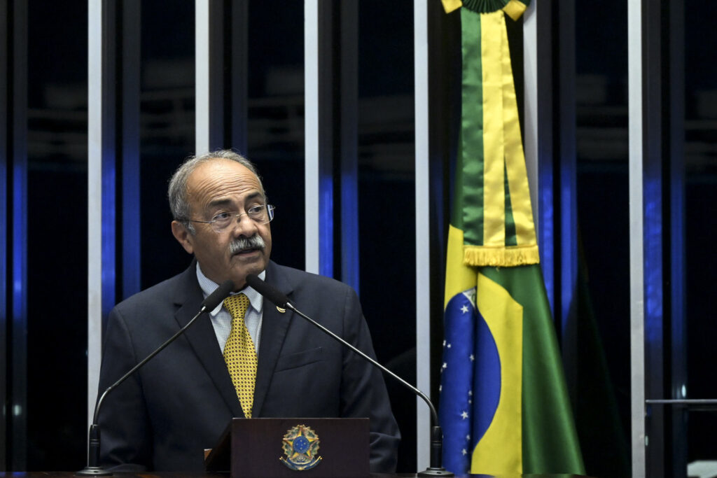 PGR pede fim de investigação contra senador flagrado com dinheiro na cueca