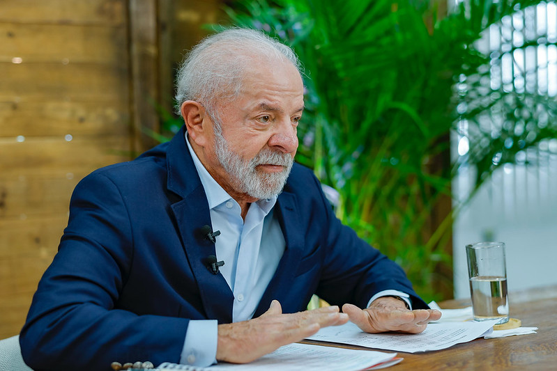 Lula cria gargalo logístico ao suspender hidrovias no Brasil