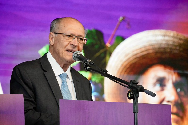 Alckmin diz que não se discute revogação de taxa das blusinhas