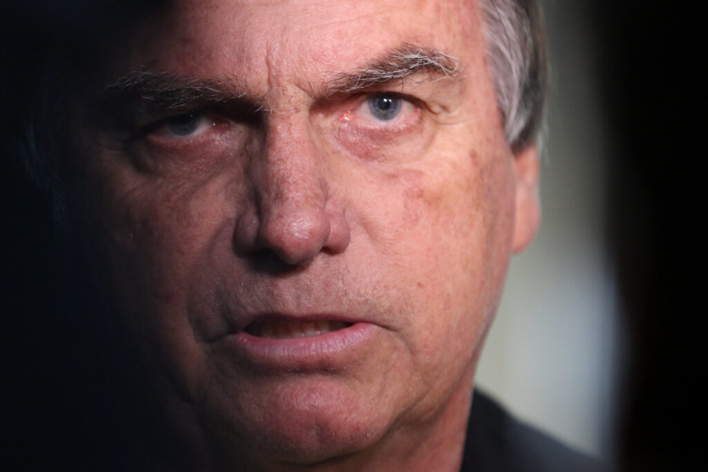 Receita Federal pede custódia de joias de Bolsonaro