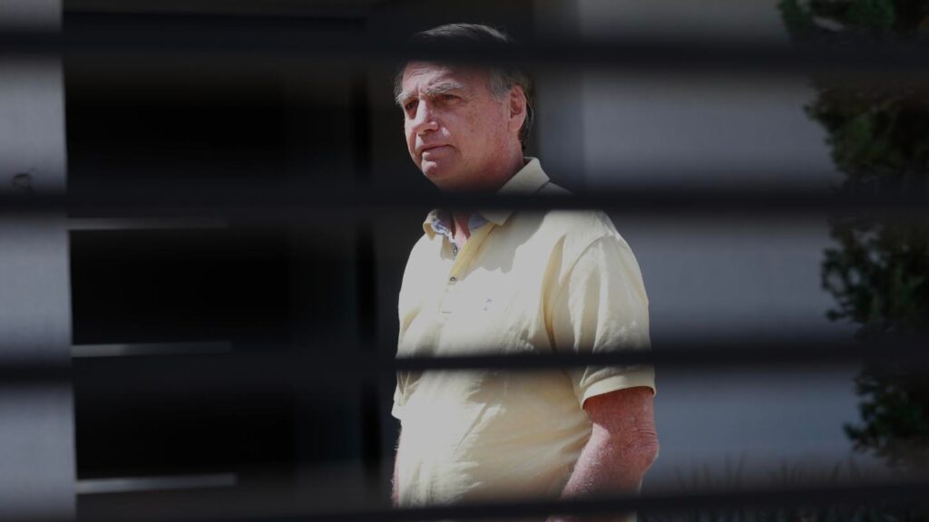 saúde de Bolsonaro demanda cuidados, mas pode permanecer na Papudinha