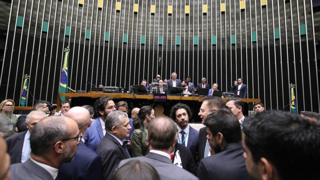 Gastos da Câmara com viagens disparam 78% liderados por Motta