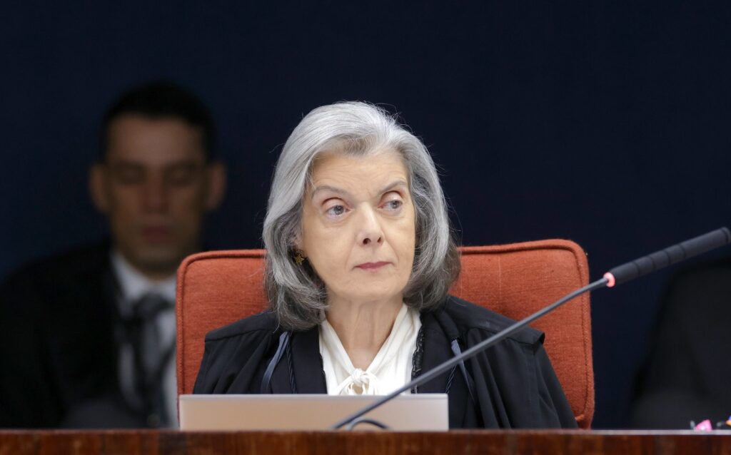 Ministra vota contra gratificação a servidores aposentados do INSS